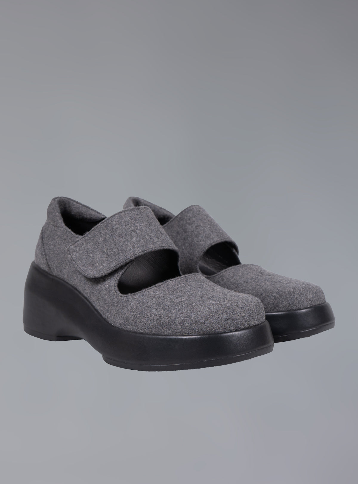Felt Platform Sandal In Grey - UNIF Classic