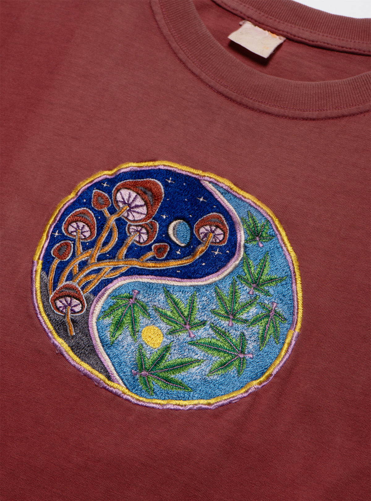 Vintage Yin Yang Mushroom Marijuana Tee - UNIF Special Offer