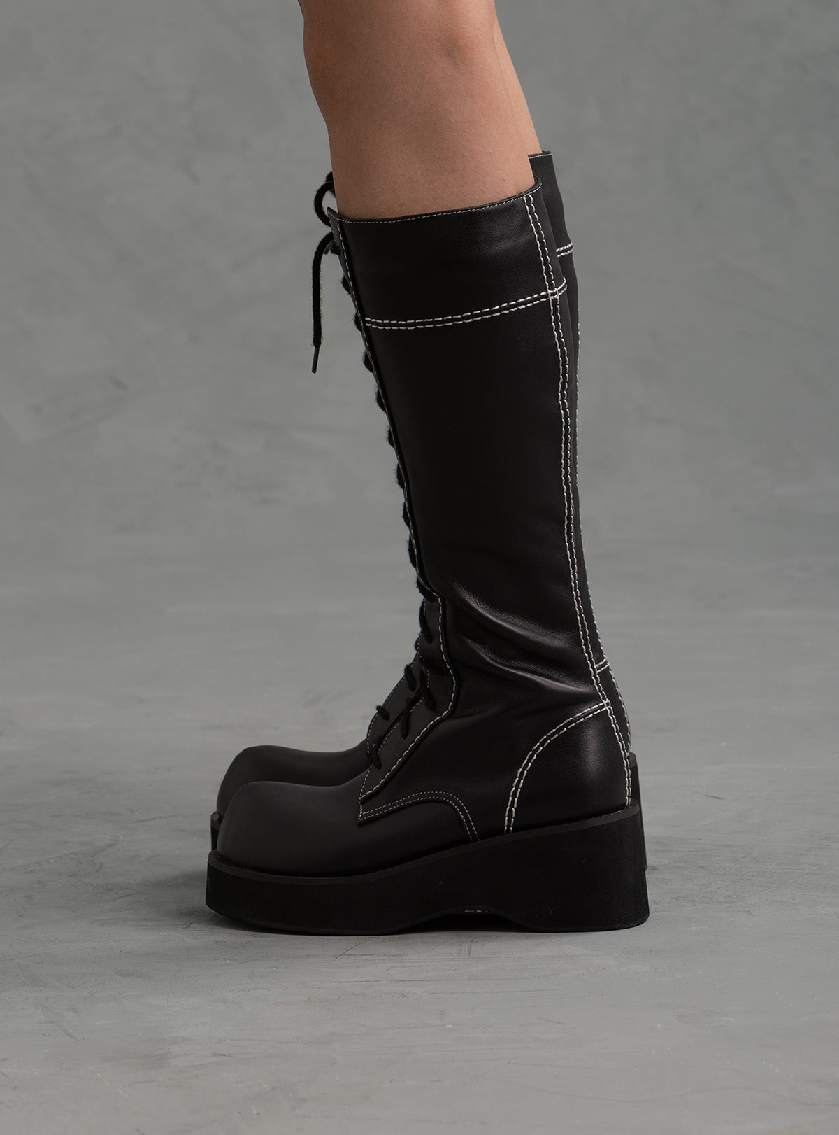 Phalt Boot - UNIF Trending